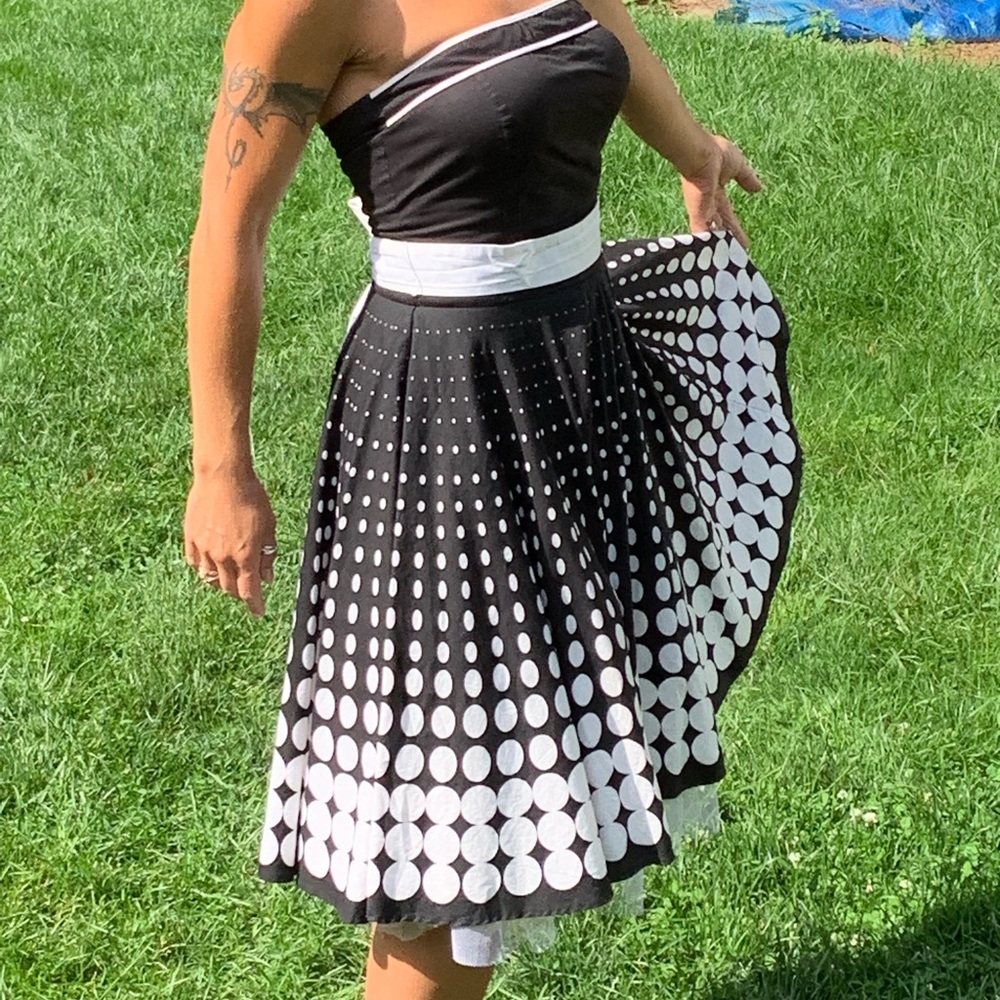 👠👗Host pic👒👛tea length b&w dress with tulle